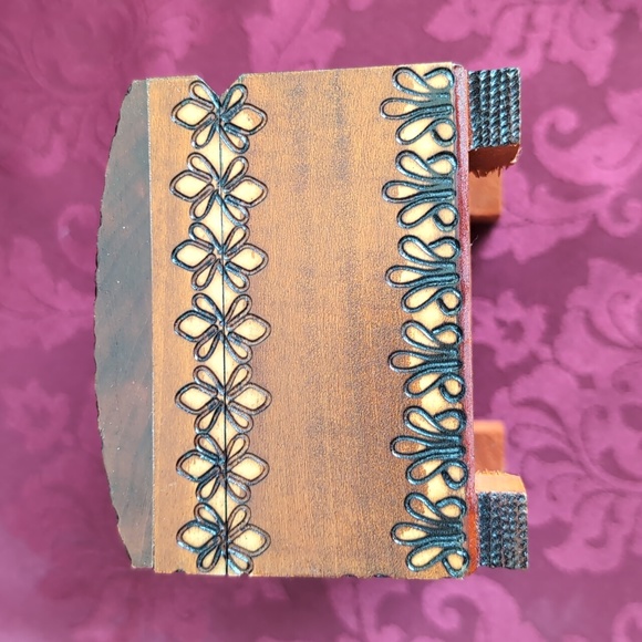 Krakow Wawel Wooden Polish Box with Lock and Key - Picture 5 of 14